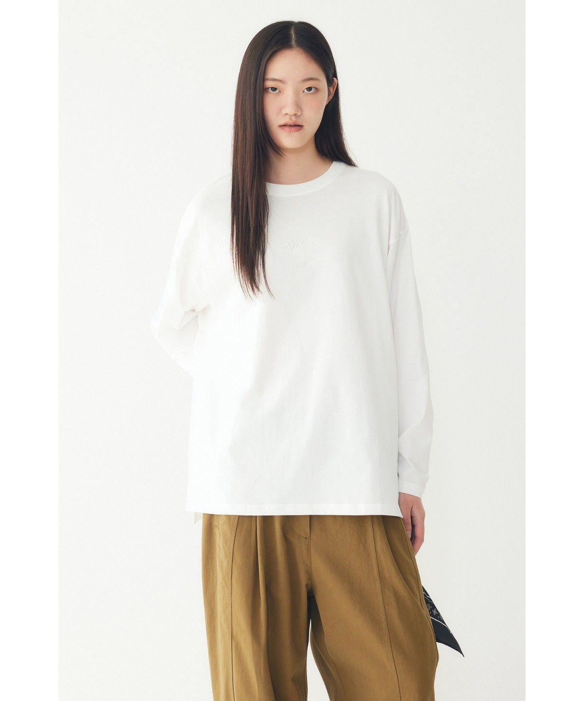 스튜디오 톰보이(STUDIO TOMBOY) 로고 자수 오버핏 긴팔 티셔츠 _오프화이트_9176322978