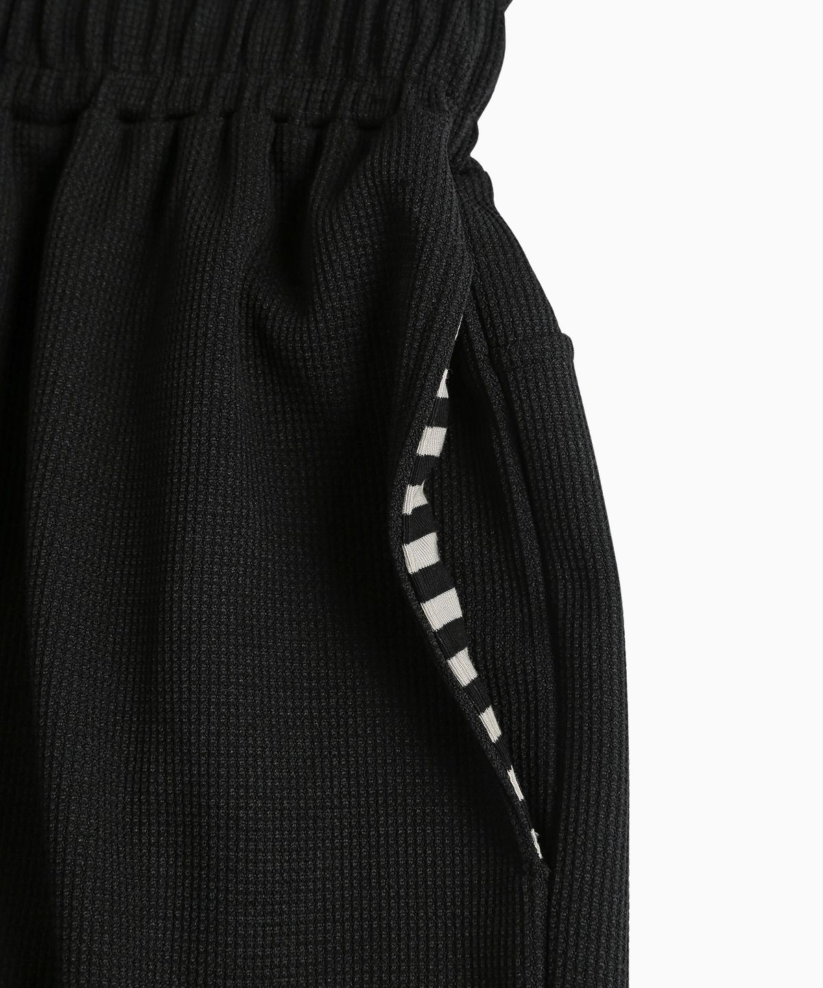 미나수(MENASOO) Waffle Layered Waist Pants_Black