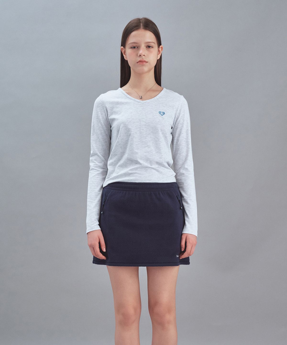레스트앤레크레이션(REST&RECREATION) V-NECK HEART LOGO LONG SLEEVE - LIGHT GREY