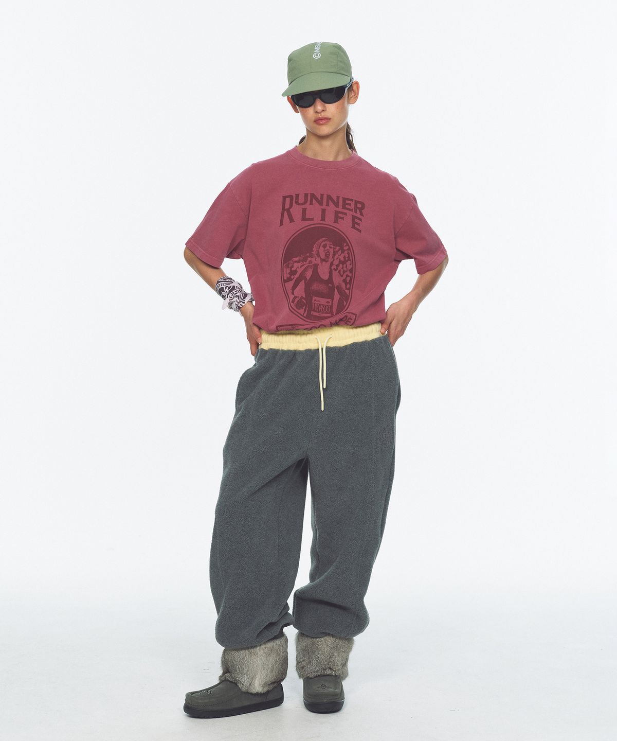 미나수(MENASOO) Waist Point Warm Fleece Jogger Pants_Charcoal