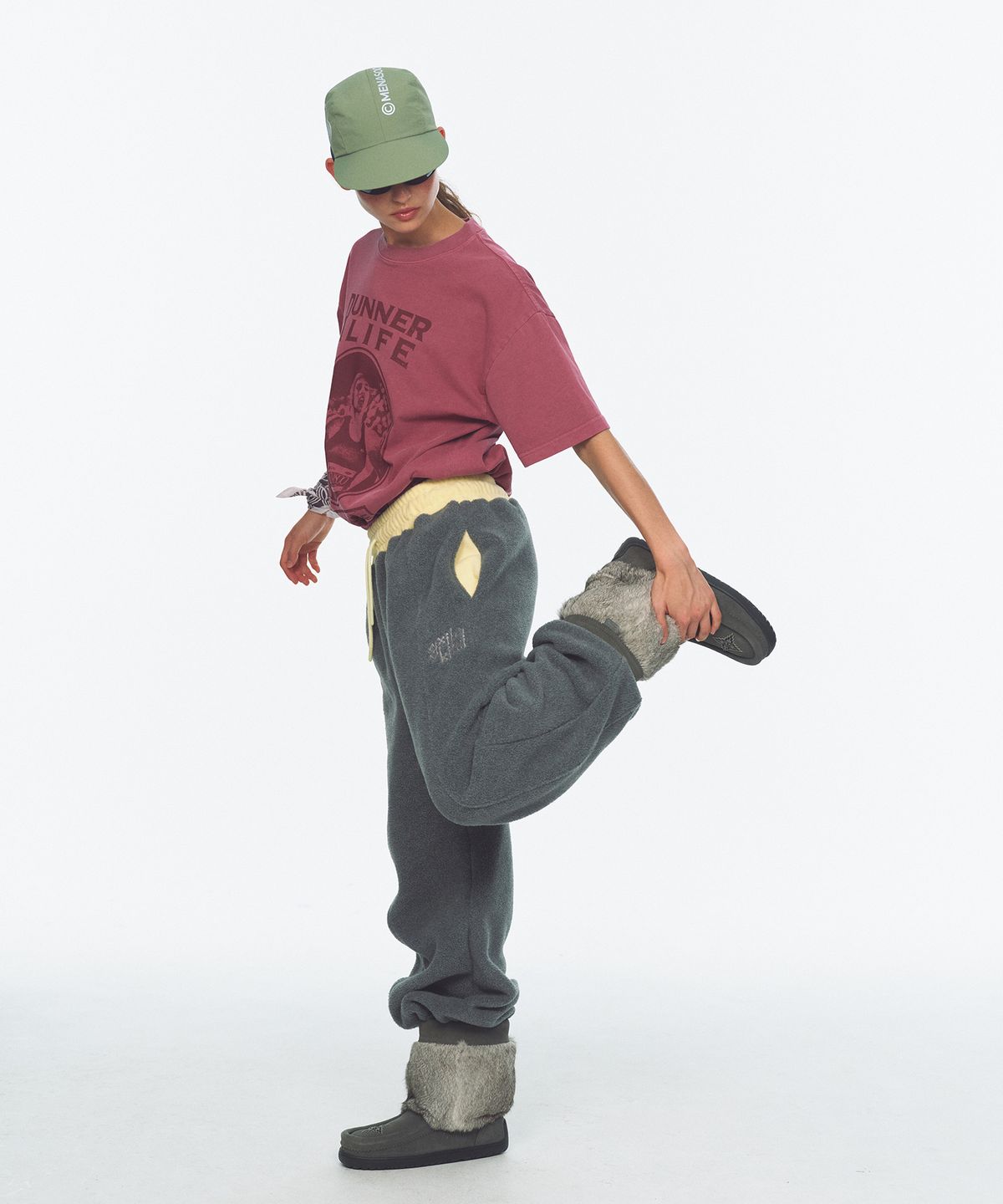 미나수(MENASOO) Waist Point Warm Fleece Jogger Pants_Charcoal