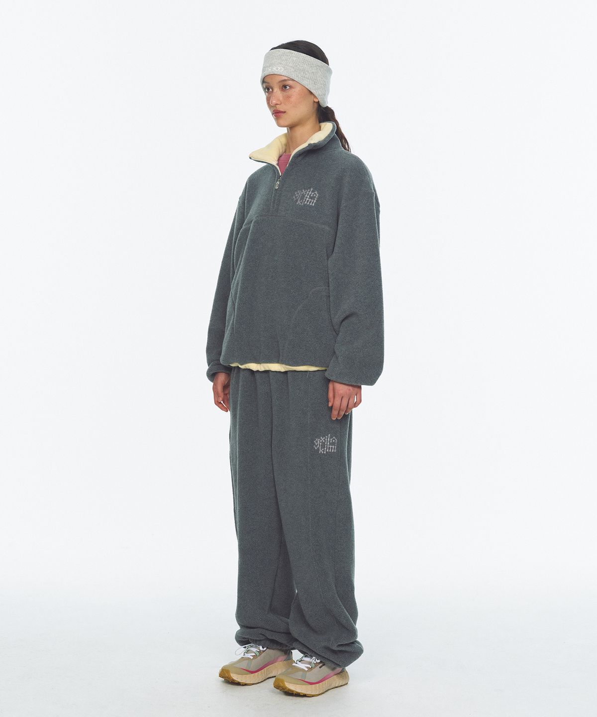 미나수(MENASOO) Two Tone Warm Fleece Half Zip Pullover_Charcoal