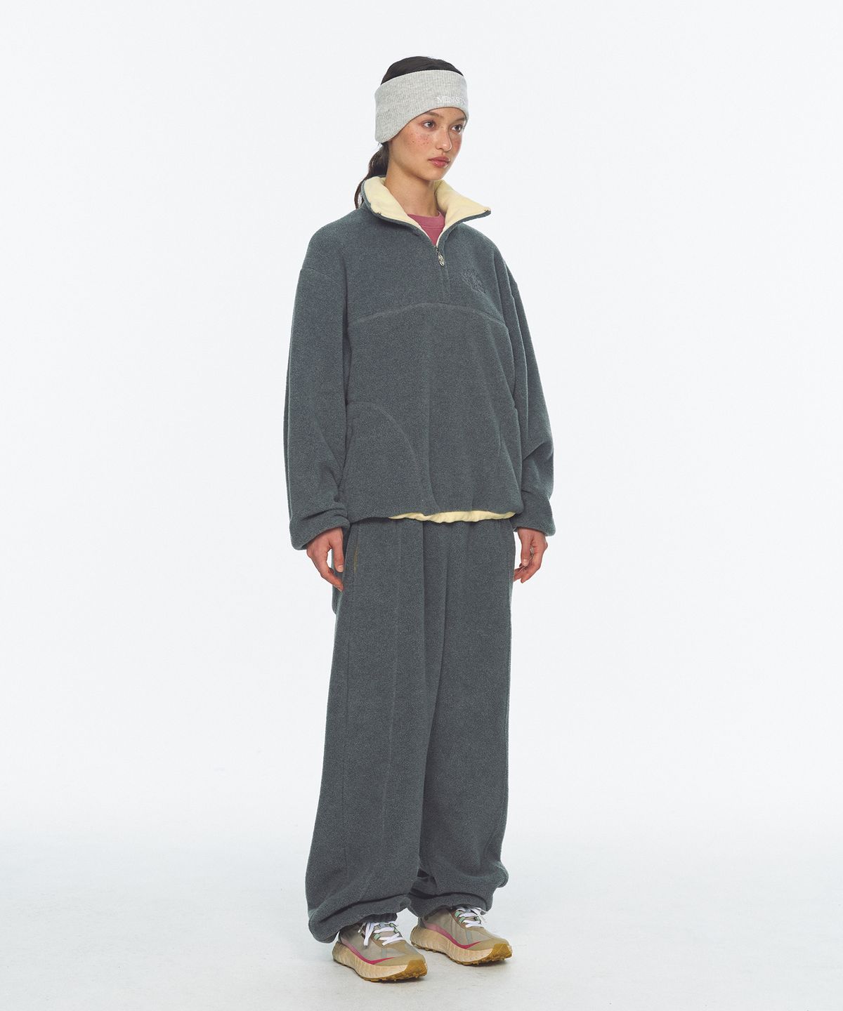 미나수(MENASOO) Two Tone Warm Fleece Half Zip Pullover_Charcoal
