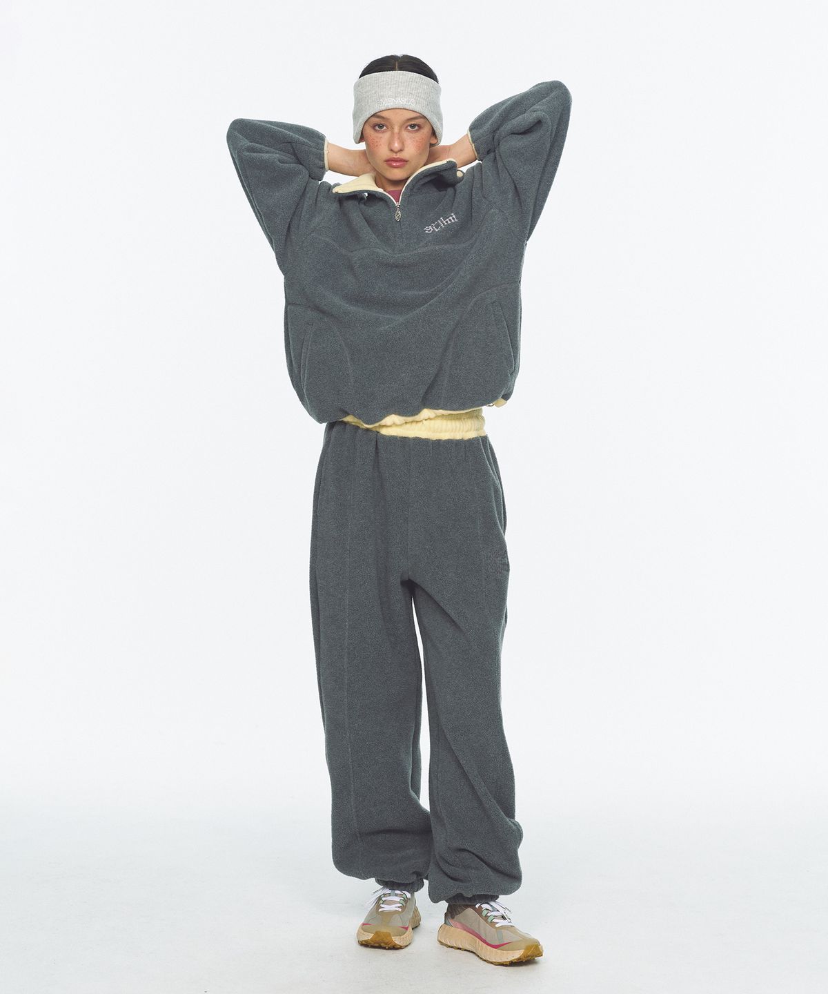 미나수(MENASOO) Two Tone Warm Fleece Half Zip Pullover_Charcoal