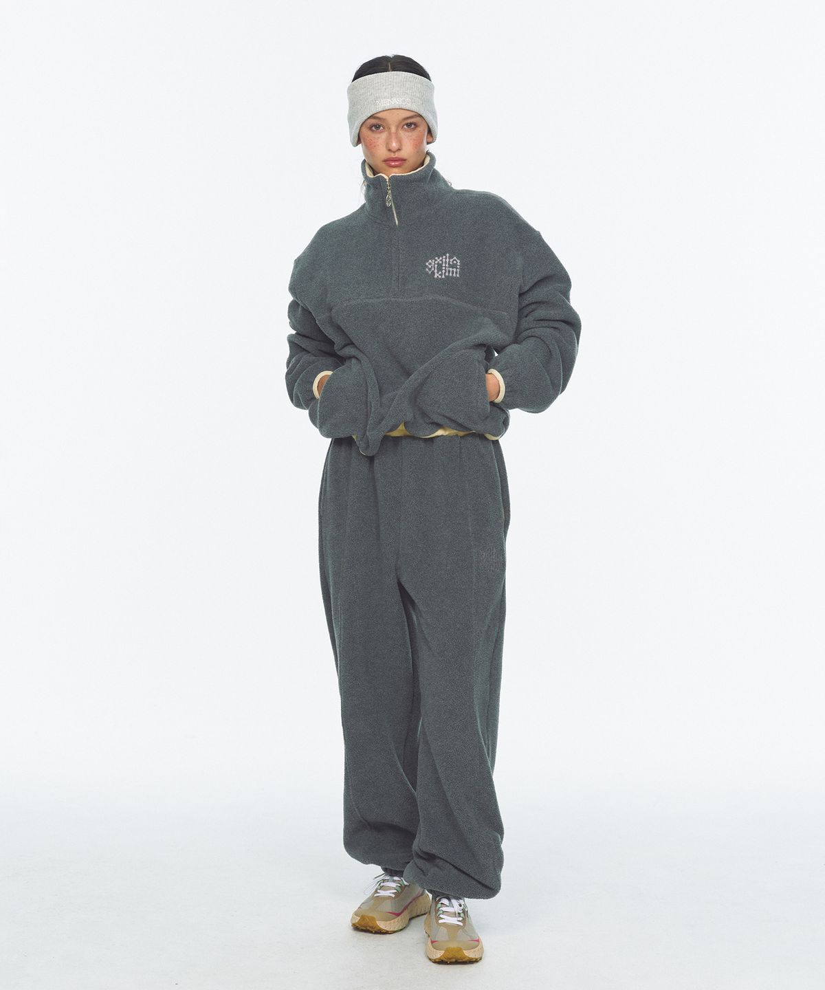 미나수(MENASOO) Two Tone Warm Fleece Half Zip Pullover_Charcoal