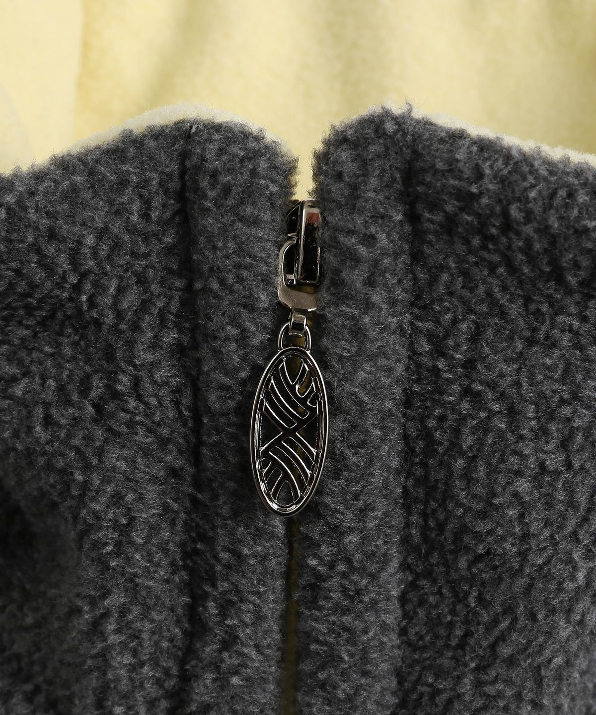 미나수(MENASOO) Two Tone Warm Fleece Half Zip Pullover_Charcoal