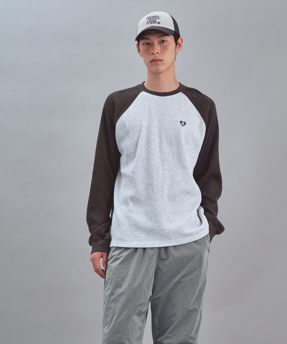레스트앤레크레이션(REST&RECREATION) HEART LOGO WAFFLE LONG SLEEVE - LIGHT GREY
