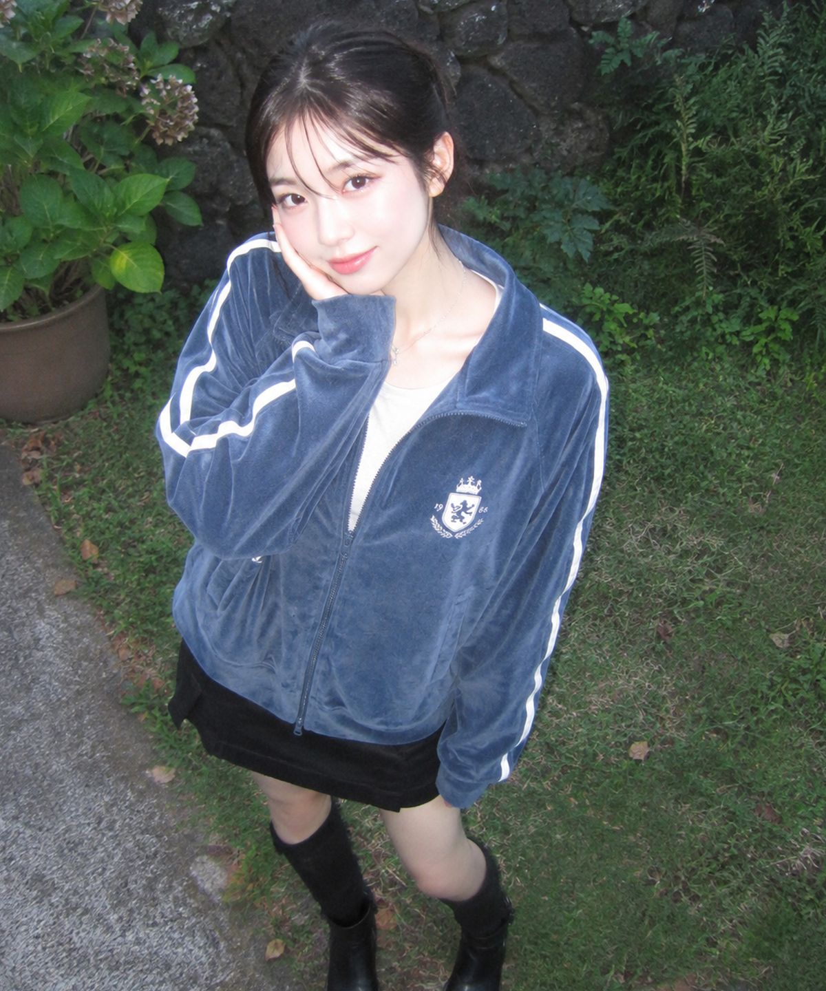 모즈모즈(MOZMOZ) 크레스트 벨벳 트랙탑 블루