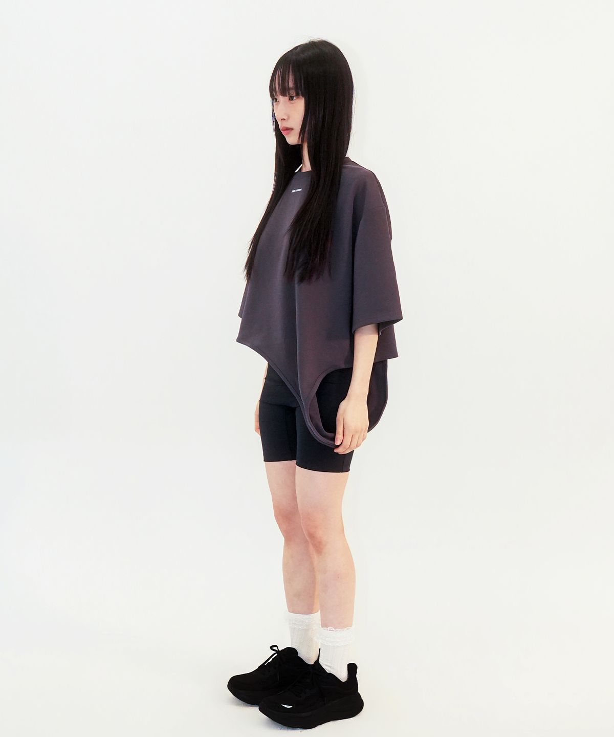 판영(FANYOUNG) CURVE OVERLAY TOP CHARCOAL