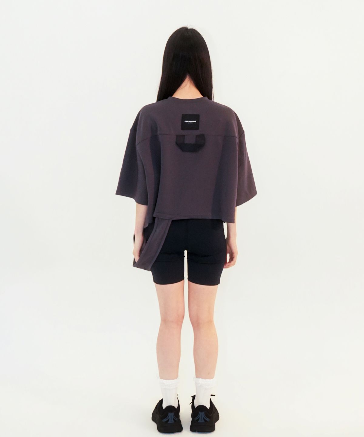 판영(FANYOUNG) CURVE OVERLAY TOP CHARCOAL