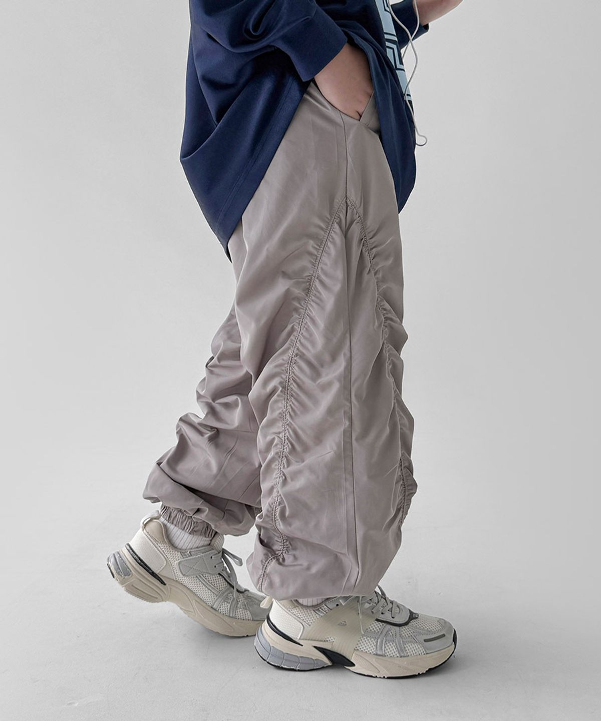 베리클로젯(BERRYCLOSET) 커브드 패널 조거 팬츠