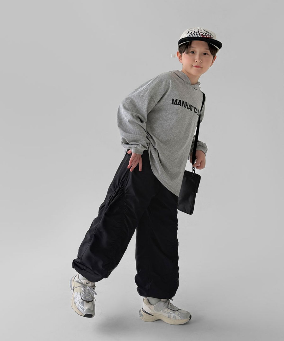 베리클로젯(BERRYCLOSET) 커브드 패널 조거 팬츠