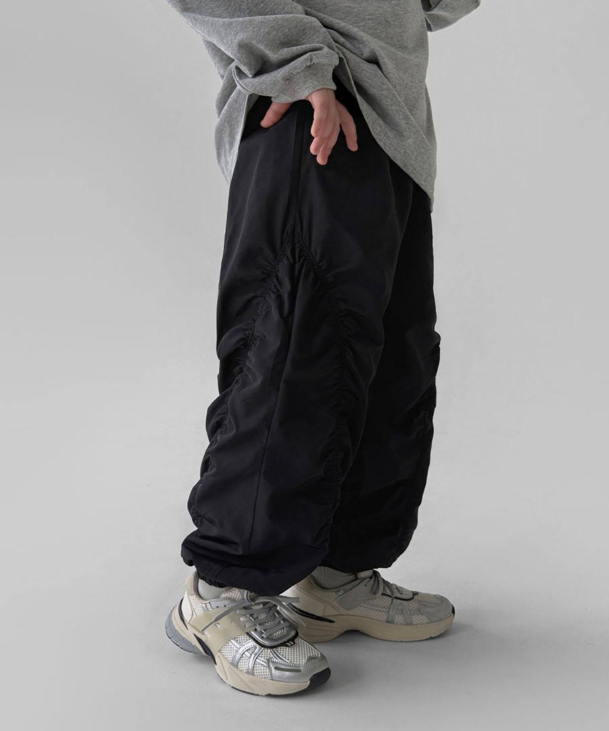 베리클로젯(BERRYCLOSET) 커브드 패널 조거 팬츠