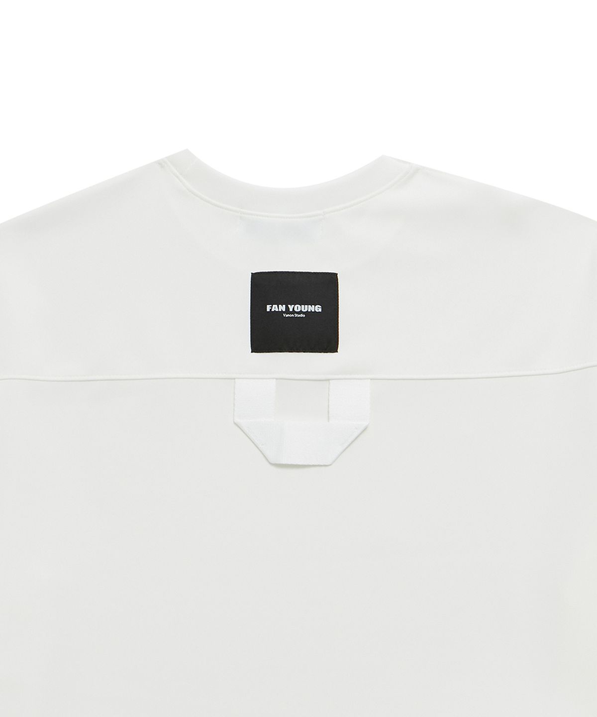 판영(FANYOUNG) CURVE OVERLAY TOP WHITE