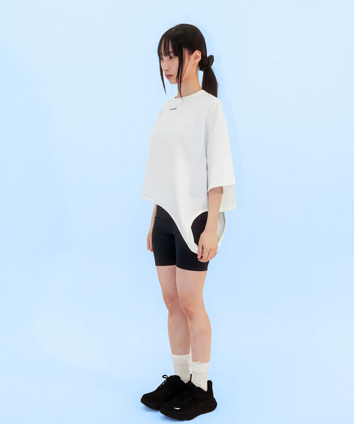 판영(FANYOUNG) CURVE OVERLAY TOP WHITE