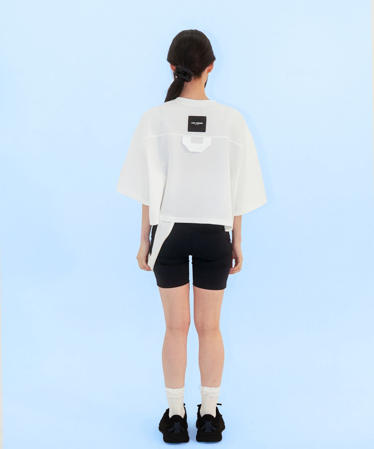 판영(FANYOUNG) CURVE OVERLAY TOP WHITE