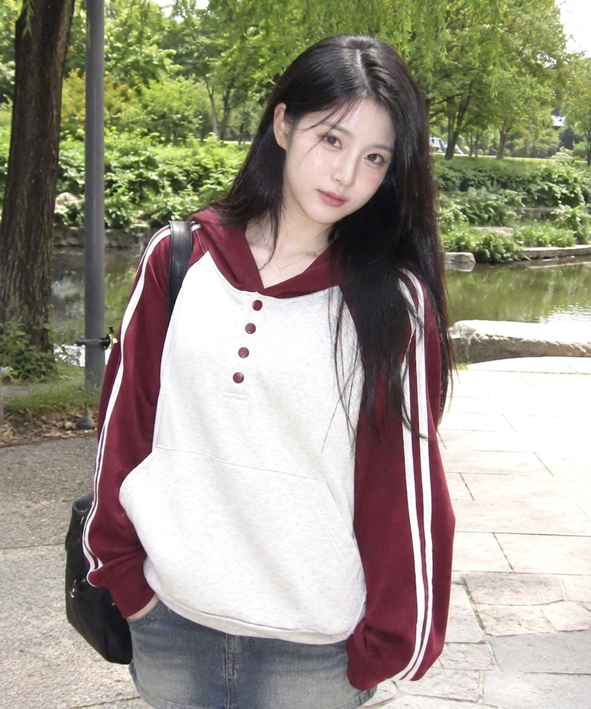 모즈모즈(MOZMOZ) 배색 레글런 헨리넥 후드 버건디
