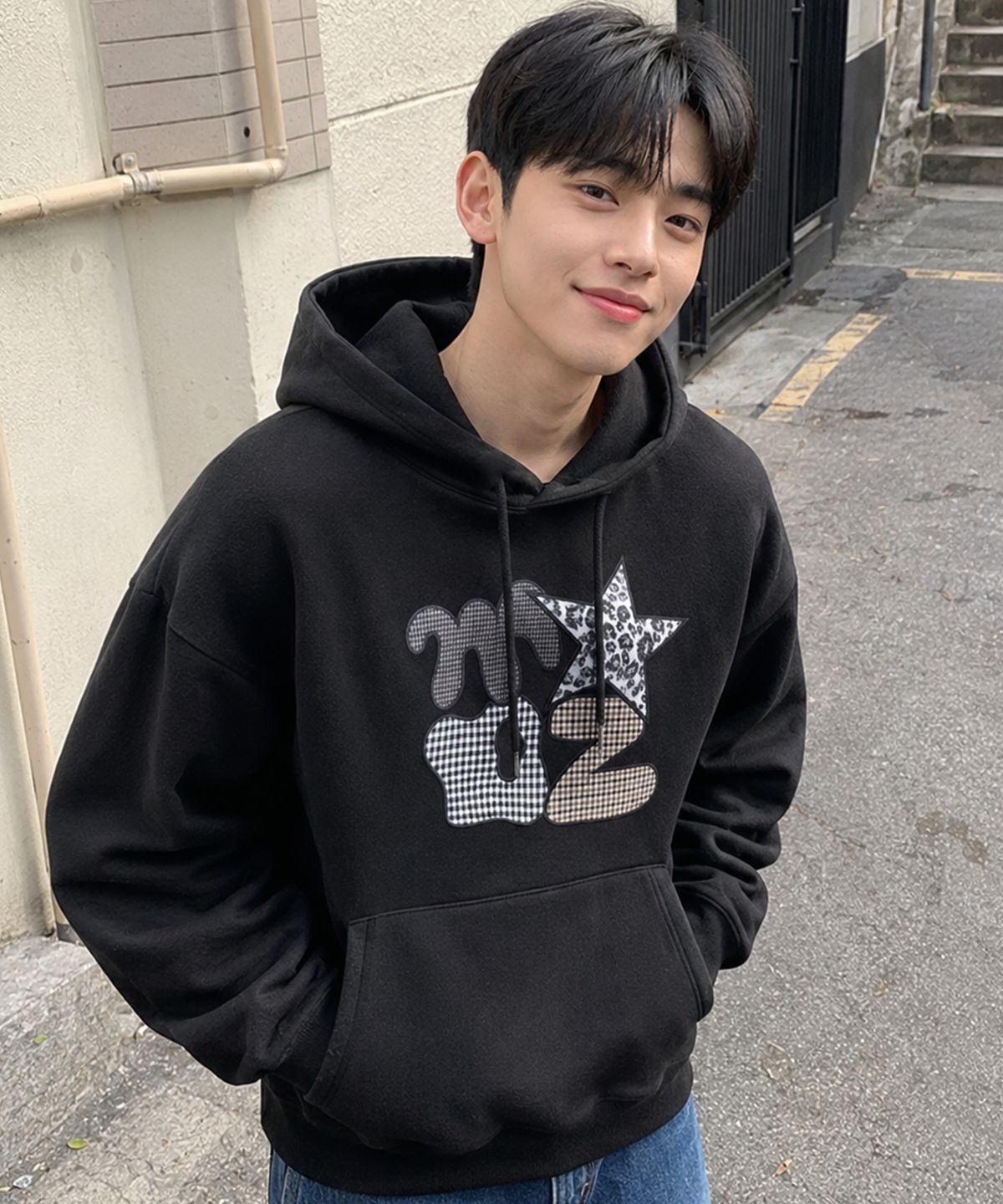 모즈모즈(MOZMOZ) 믹스패턴 레오파드 패치 오버핏 후드 블랙