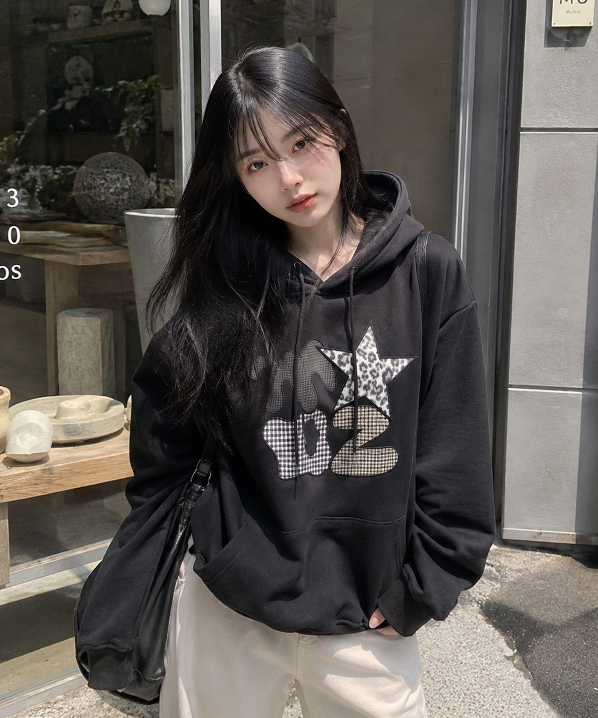 모즈모즈(MOZMOZ) 믹스패턴 레오파드 패치 오버핏 후드 블랙