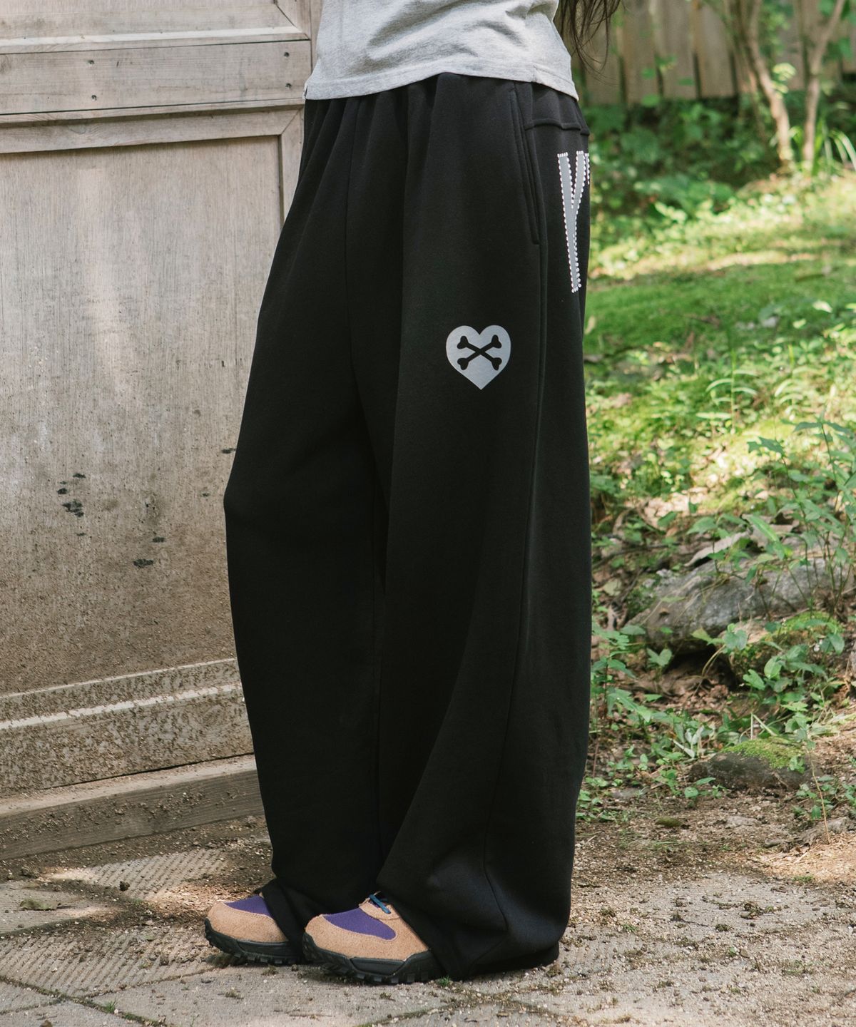 카비시(CAVISH) KITTEN WIDE SWEAT PANTS BLACK(CV2GFFPA03A)