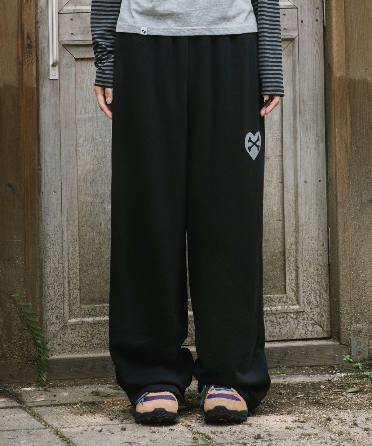 카비시(CAVISH) KITTEN WIDE SWEAT PANTS BLACK(CV2GFFPA03A)
