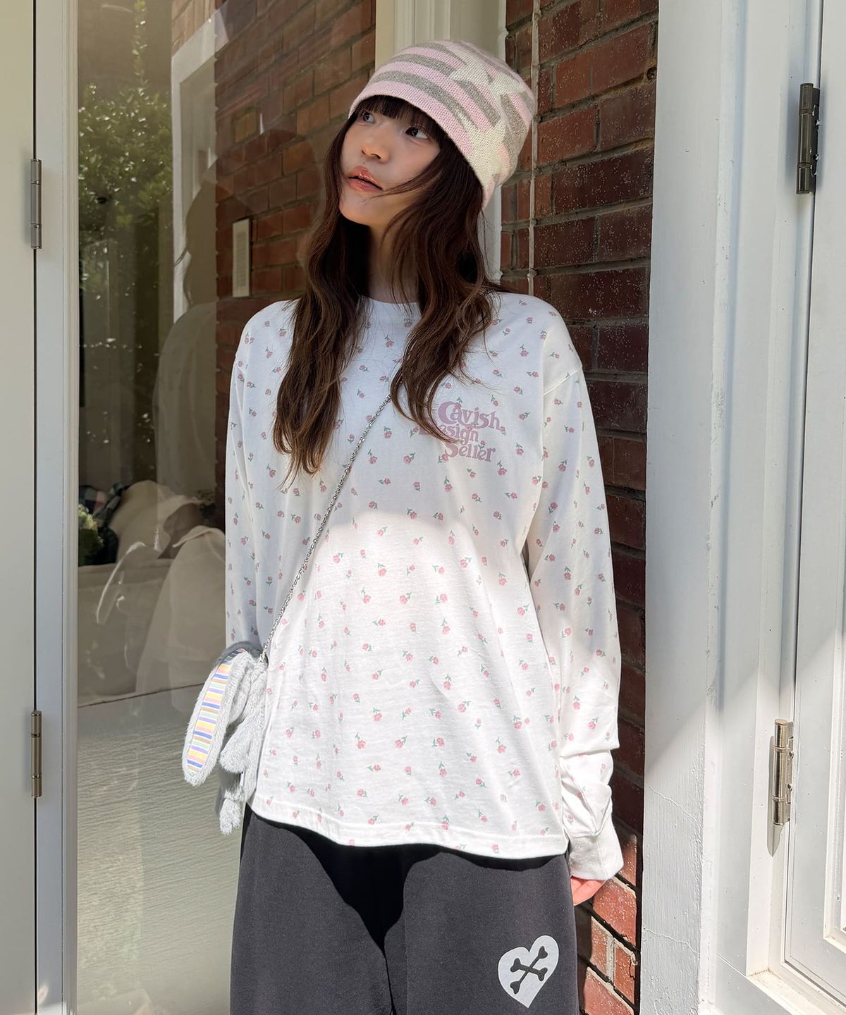 카비시(CAVISH) FLOWER SELLER LOGO LS TEE WHITE(PINK)(CV2GSUT551A)
