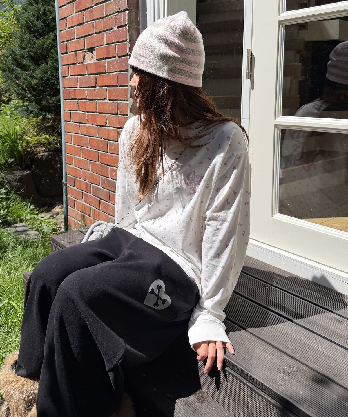카비시(CAVISH) FLOWER SELLER LOGO LS TEE WHITE(PINK)(CV2GSUT551A)