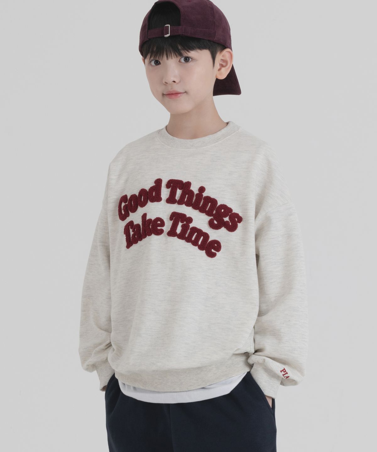 피아네르 키즈(PIANER KIDS) 부클 자수 오버핏 맨투맨 (오트밀)