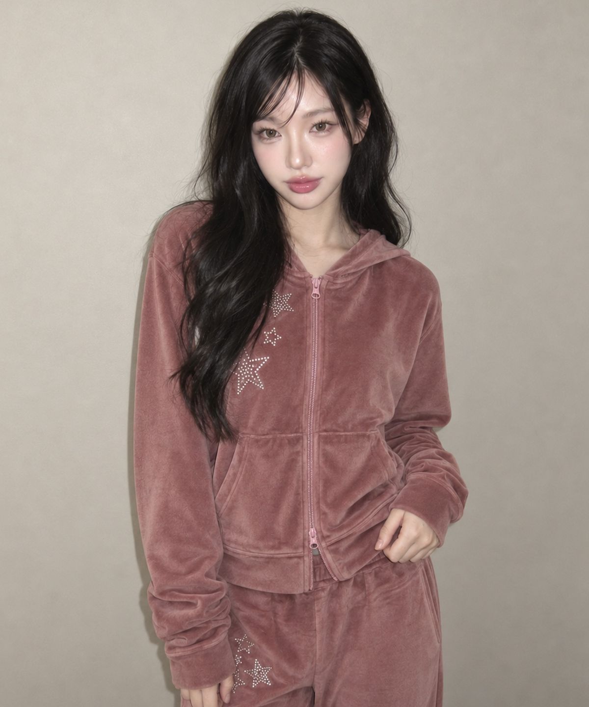 모즈모즈(MOZMOZ) 2color 스타 핫픽스 벨벳 크롭 후드집업
