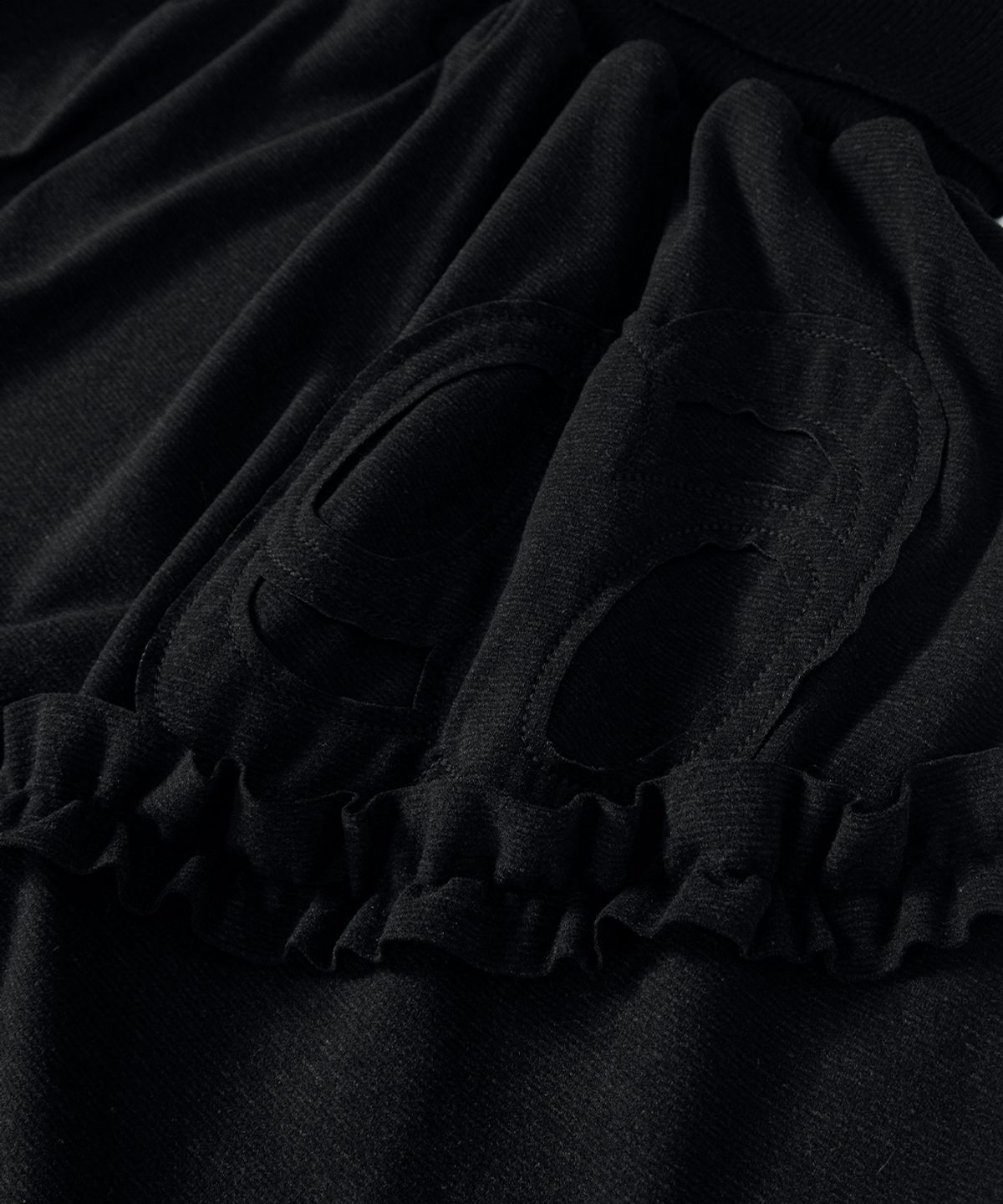 애즈온(ASON) RUFFLE UNBALANCE SKIRT / BLACK