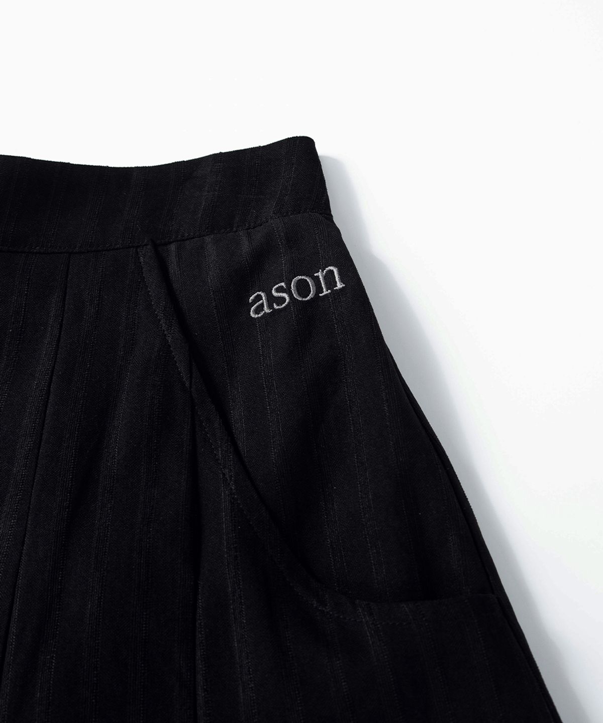 애즈온(ASON) STRIPE FOND PLEATED MIDI SKIRT / BLACK
