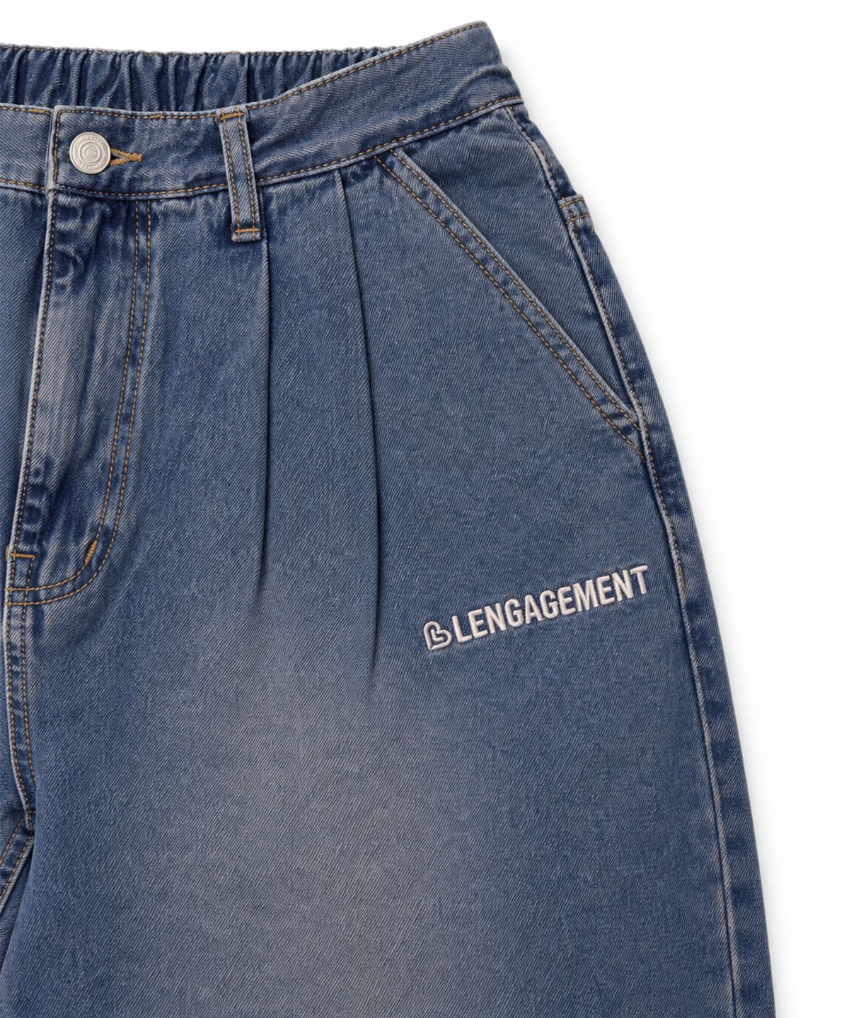 랑가주망(LENGAGEMENT) 어센틱 로고 투 턱 커브드 데님 팬츠 [워시드 인디고]