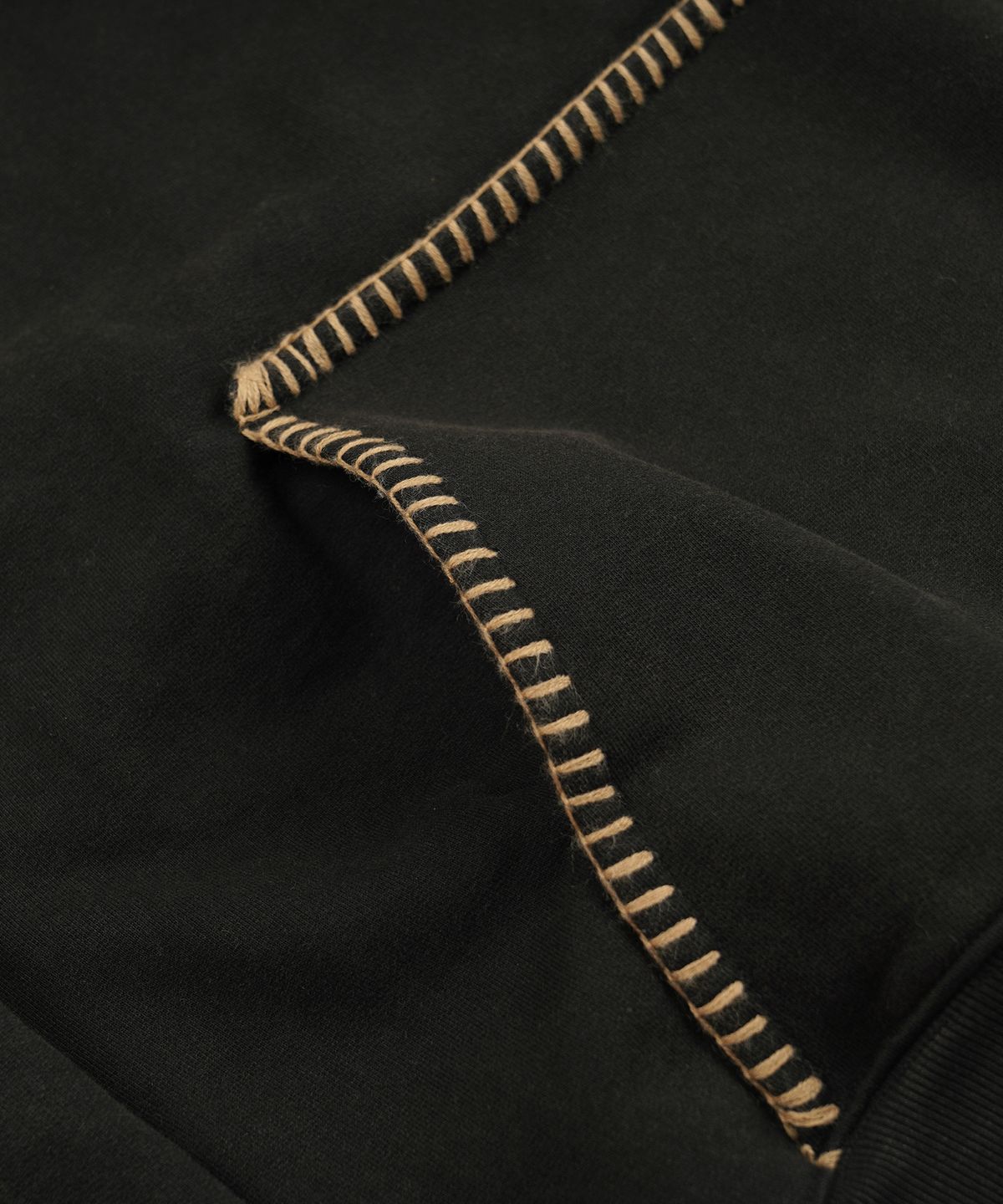 프리즘웍스(FRIZMWORKS) NEEDLE STITCH PULLOVER HOODY _ BLACK BROWN