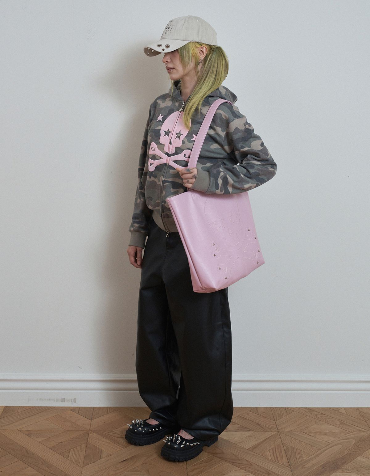 셋업이엑스이(SETUP-EXE) SKULL FAUX LEATHER SHOPPER BAG / PINK