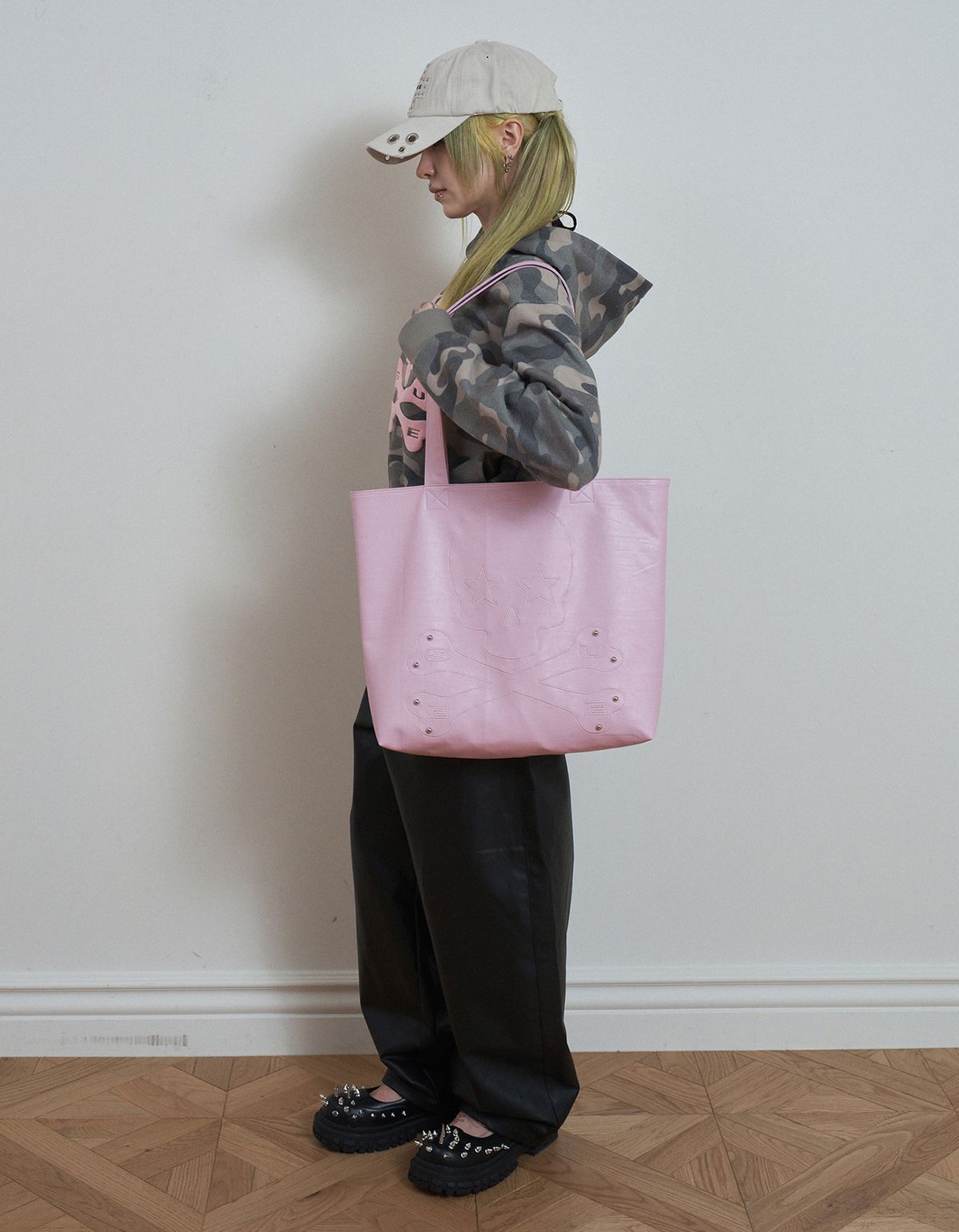 셋업이엑스이(SETUP-EXE) SKULL FAUX LEATHER SHOPPER BAG / PINK