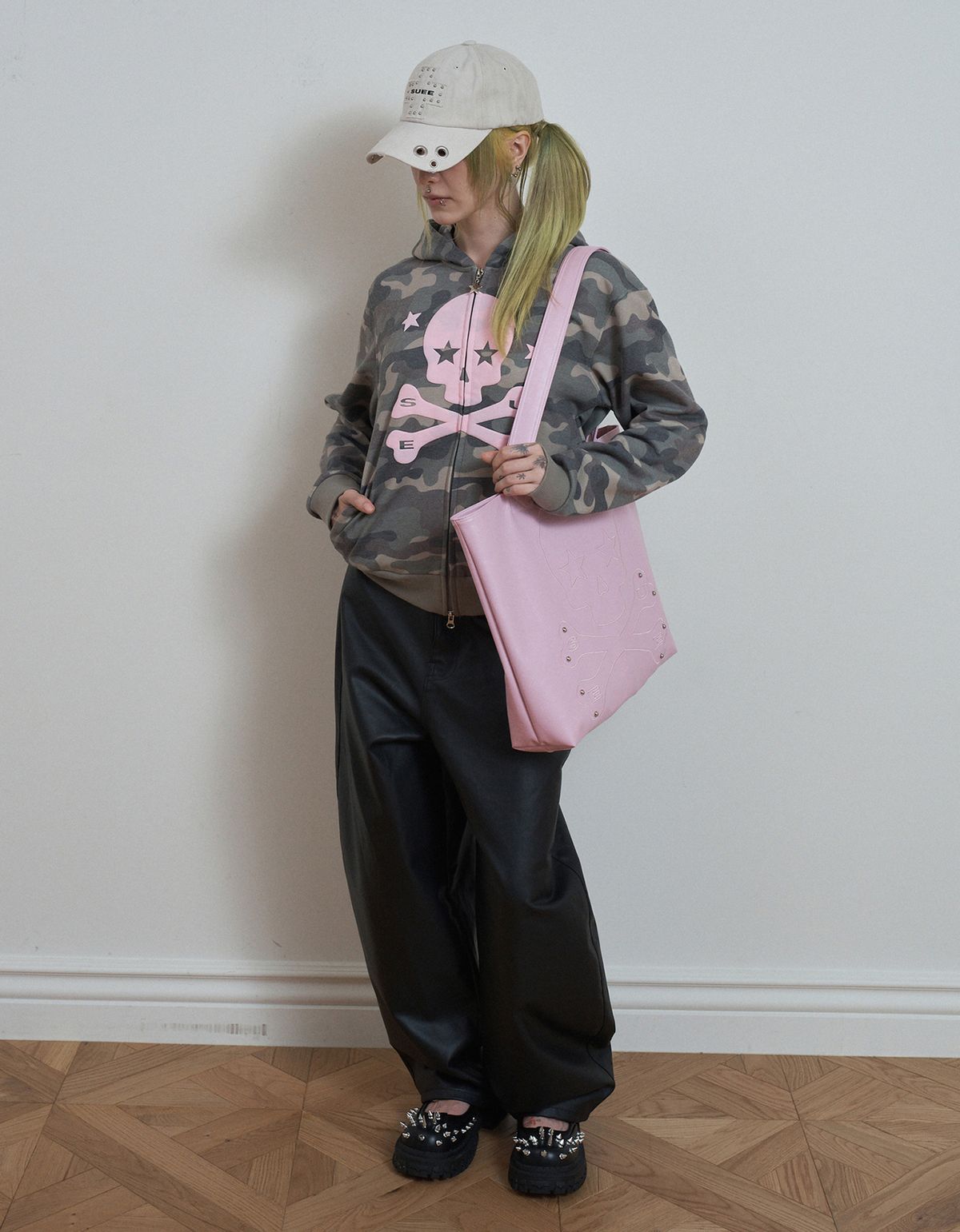 셋업이엑스이(SETUP-EXE) SKULL FAUX LEATHER SHOPPER BAG / PINK