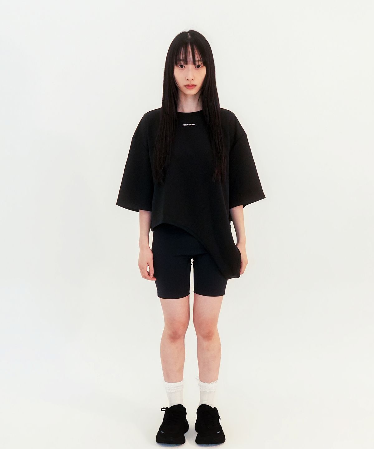 판영(FANYOUNG) CURVE OVERLAY TOP BLACK