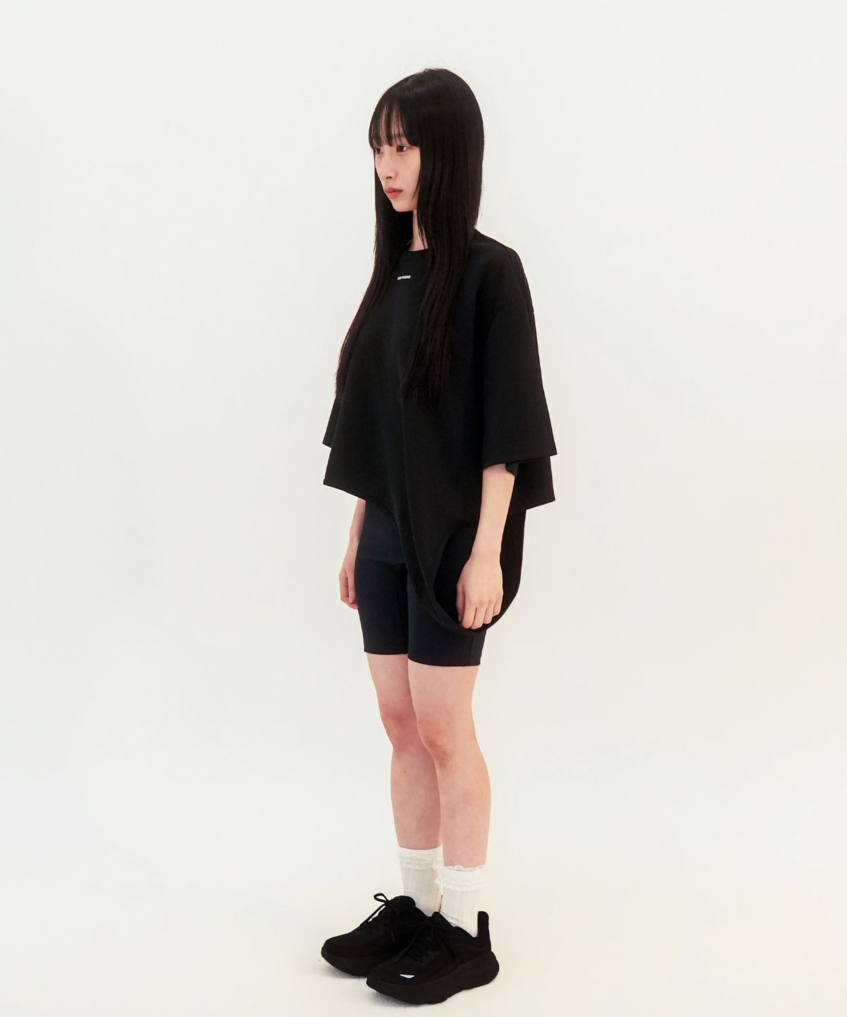 판영(FANYOUNG) CURVE OVERLAY TOP BLACK