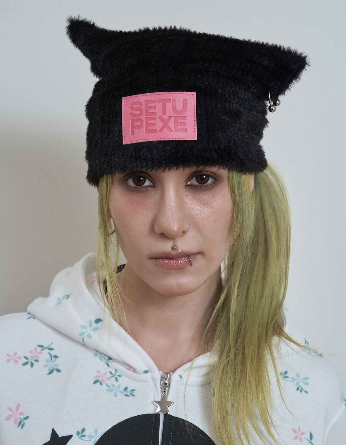 셋업이엑스이(SETUP-EXE) CAT PIERCING BEANIE / BLACK