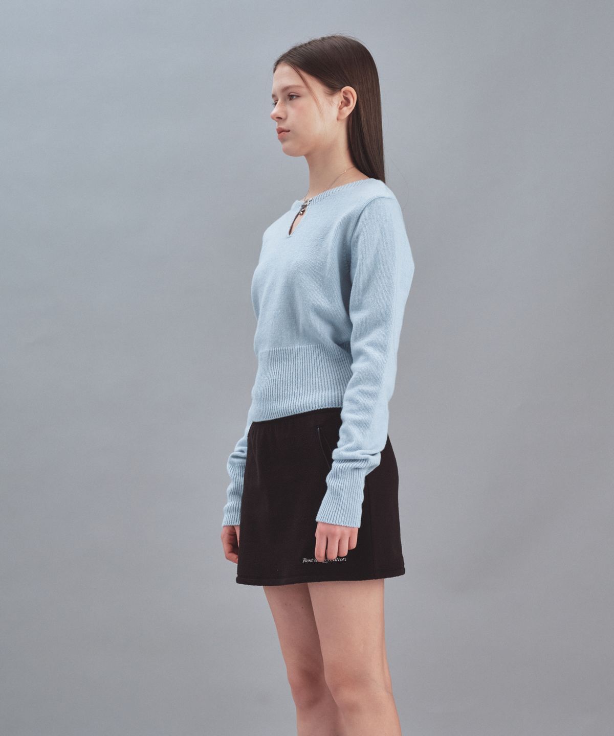 레스트앤레크레이션(REST&RECREATION) LOGO CLIP KNIT TOP - SKY BLUE