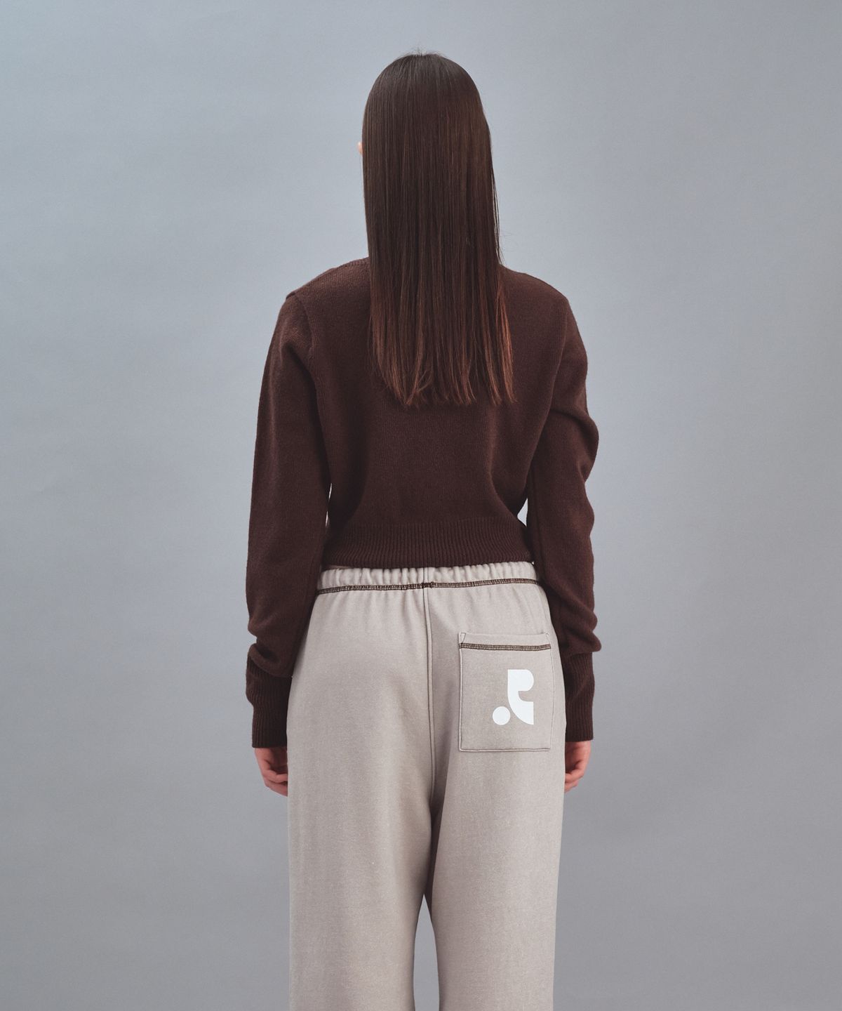 레스트앤레크레이션(REST&RECREATION) LOGO CLIP KNIT TOP - BROWN