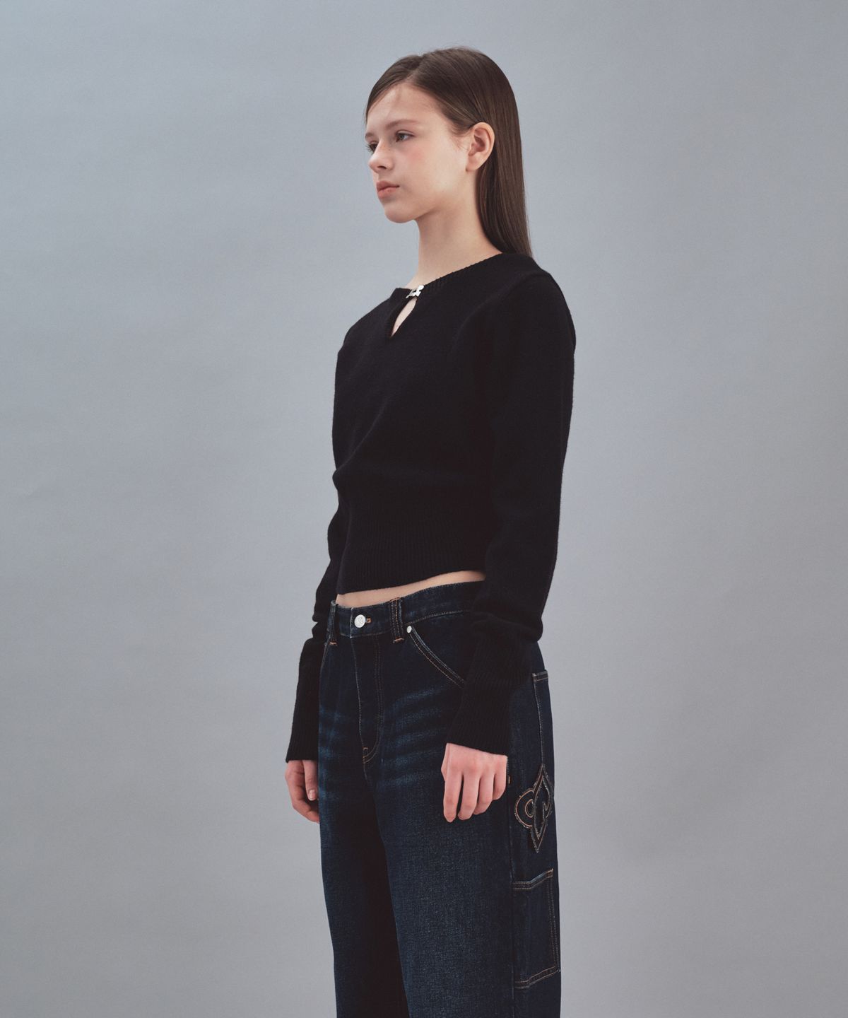 레스트앤레크레이션(REST&RECREATION) LOGO CLIP KNIT TOP - BLACK