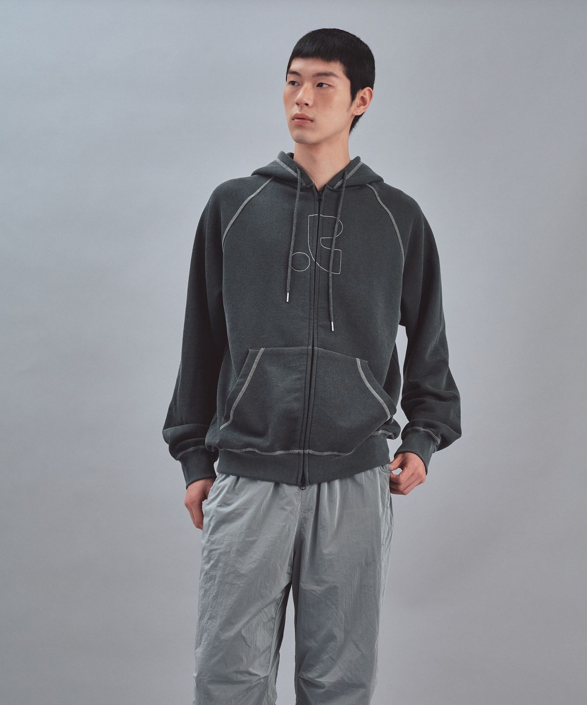 레스트앤레크레이션(REST&RECREATION) PIGMENT HOOD ZIP-UP - CHARCOAL
