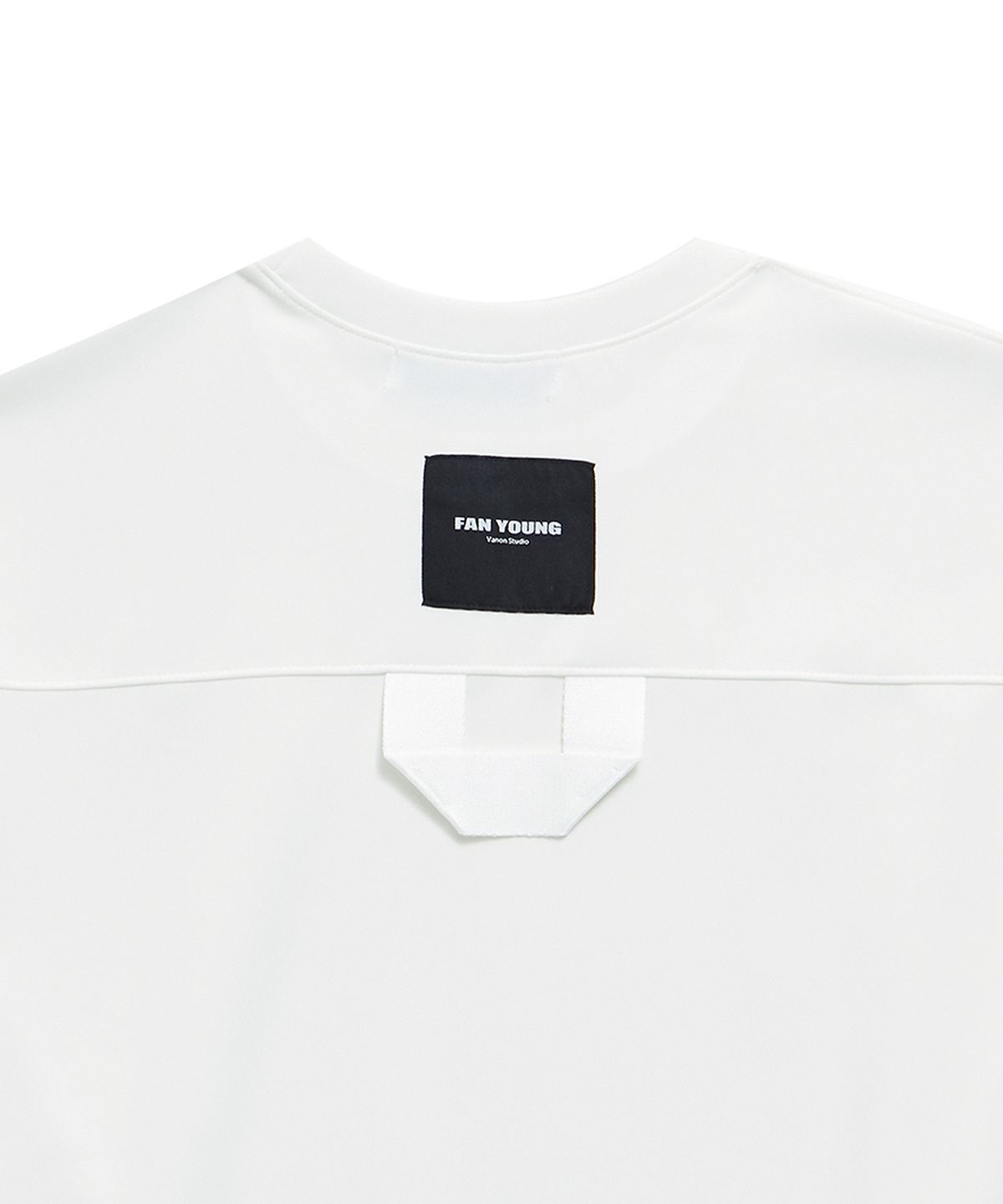 판영(FANYOUNG) DUAL CURVE OVERLAY TOP WHITE