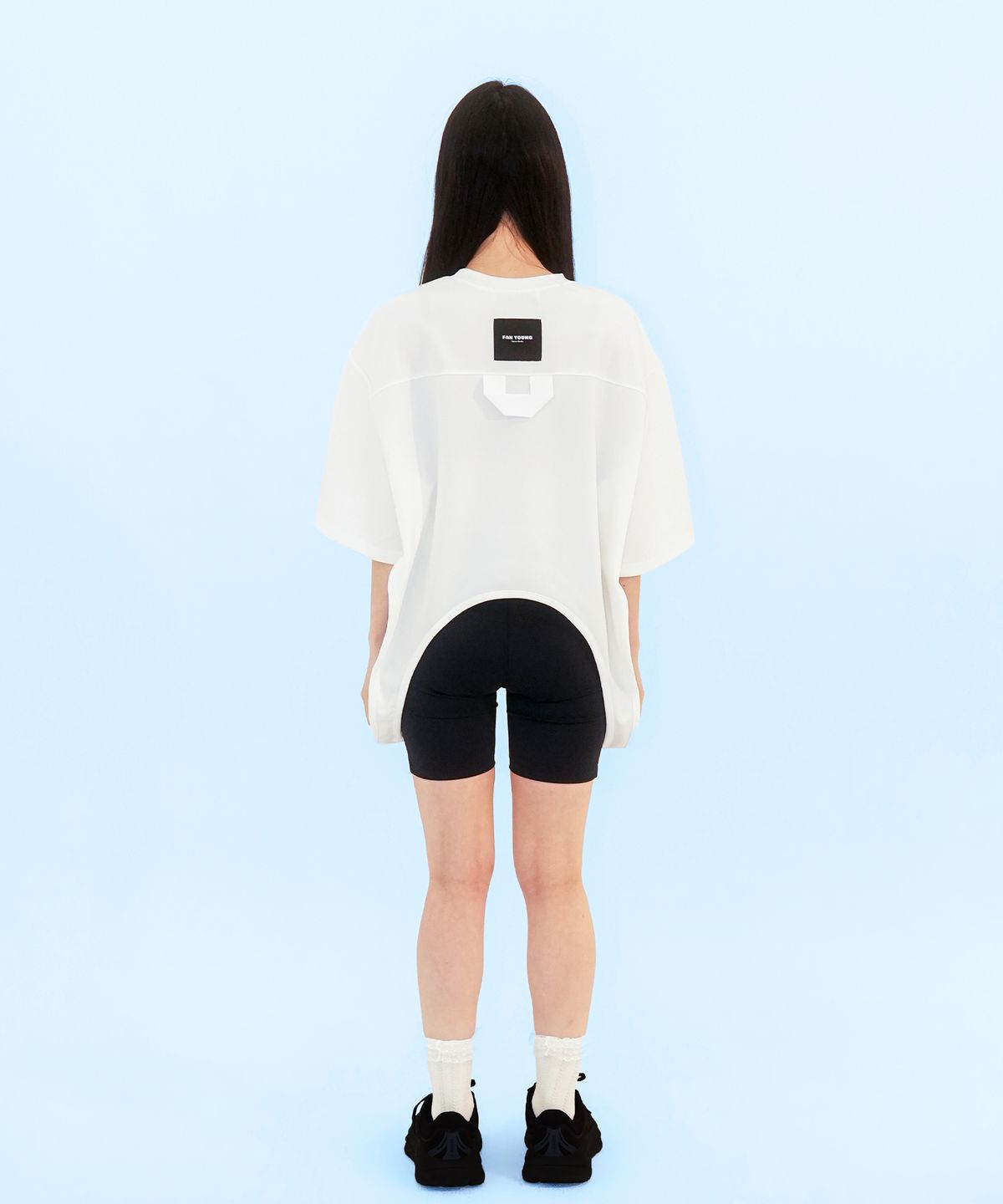 판영(FANYOUNG) DUAL CURVE OVERLAY TOP WHITE