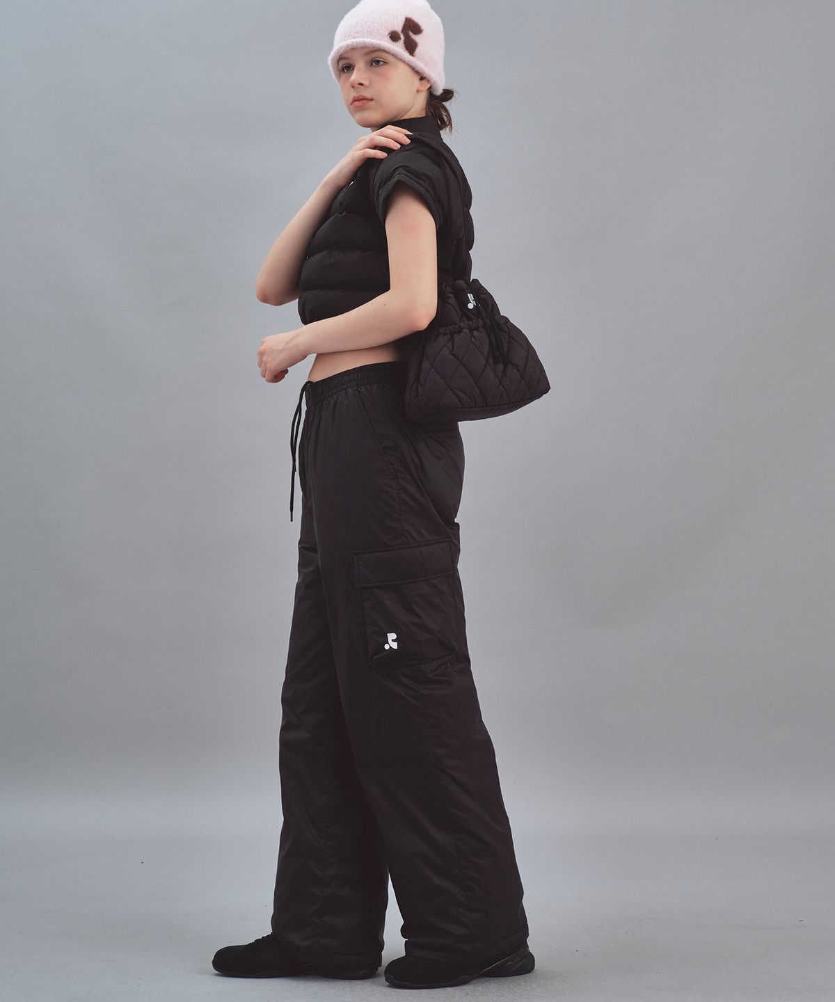레스트앤레크레이션(REST&RECREATION) QUILTED BUCKET BAG - BLACK