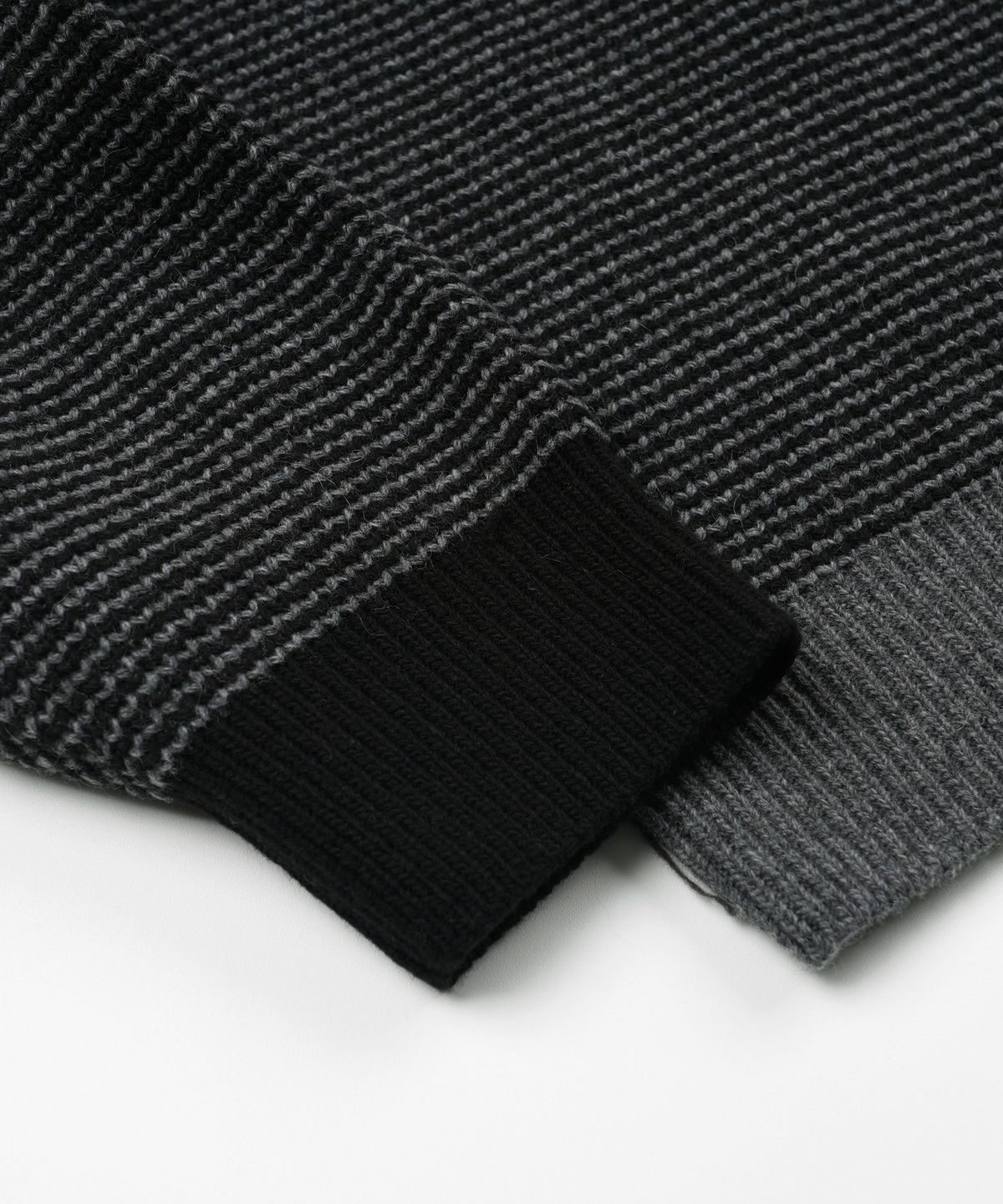 프리즘웍스(FRIZMWORKS) ROLLNECK RINGER KNIT _ BLACK