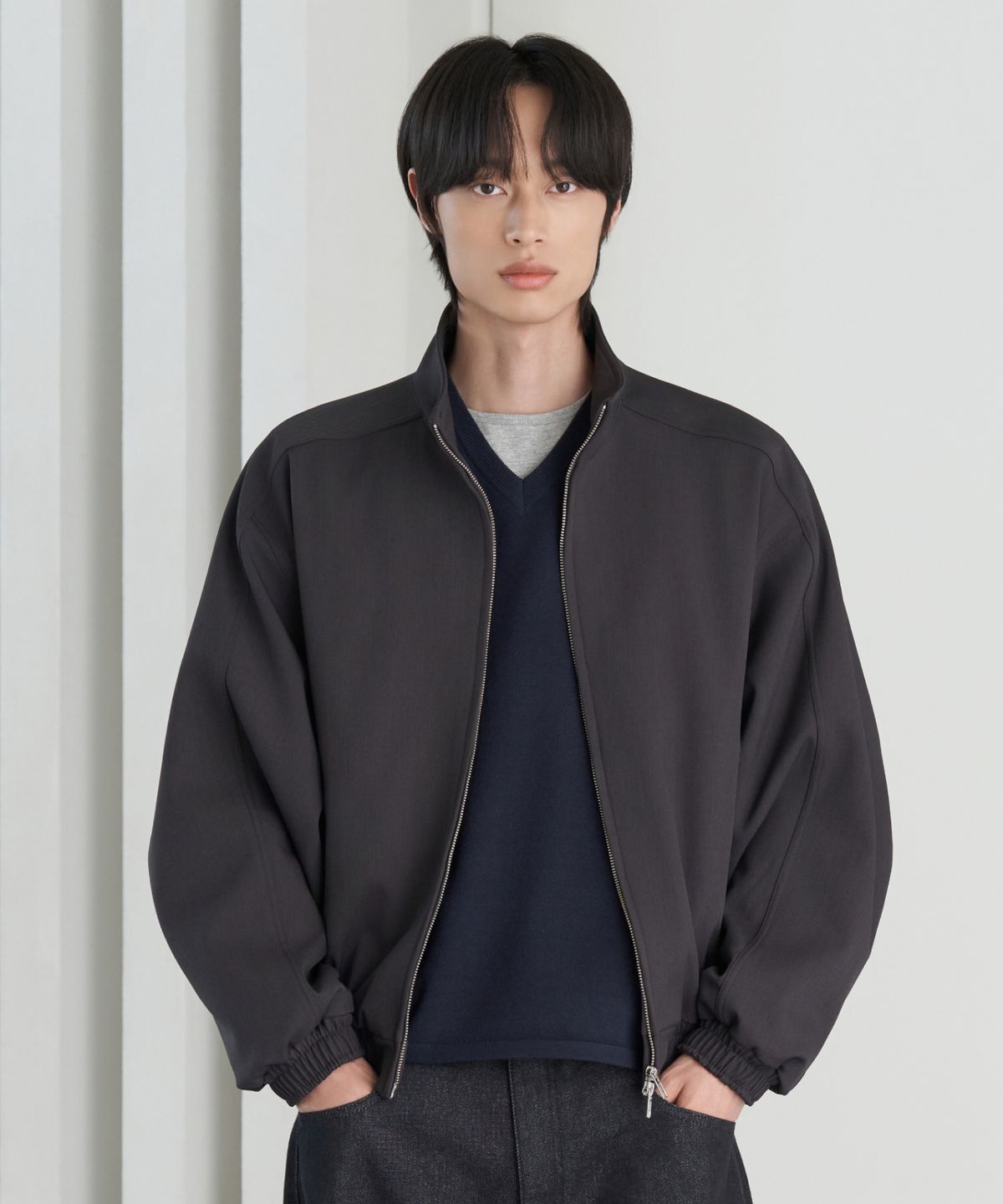 효지(HYOJI) 26 FW 하이넥 블루종 커브드 크롭 자켓 (3컬러)
