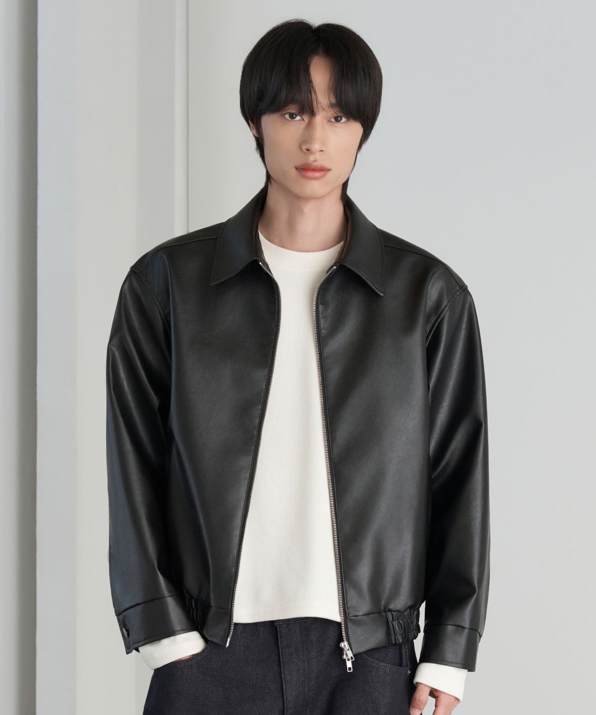 효지(HYOJI) 26 FW 레더 미니멀 블루종 크롭 자켓 (블랙)