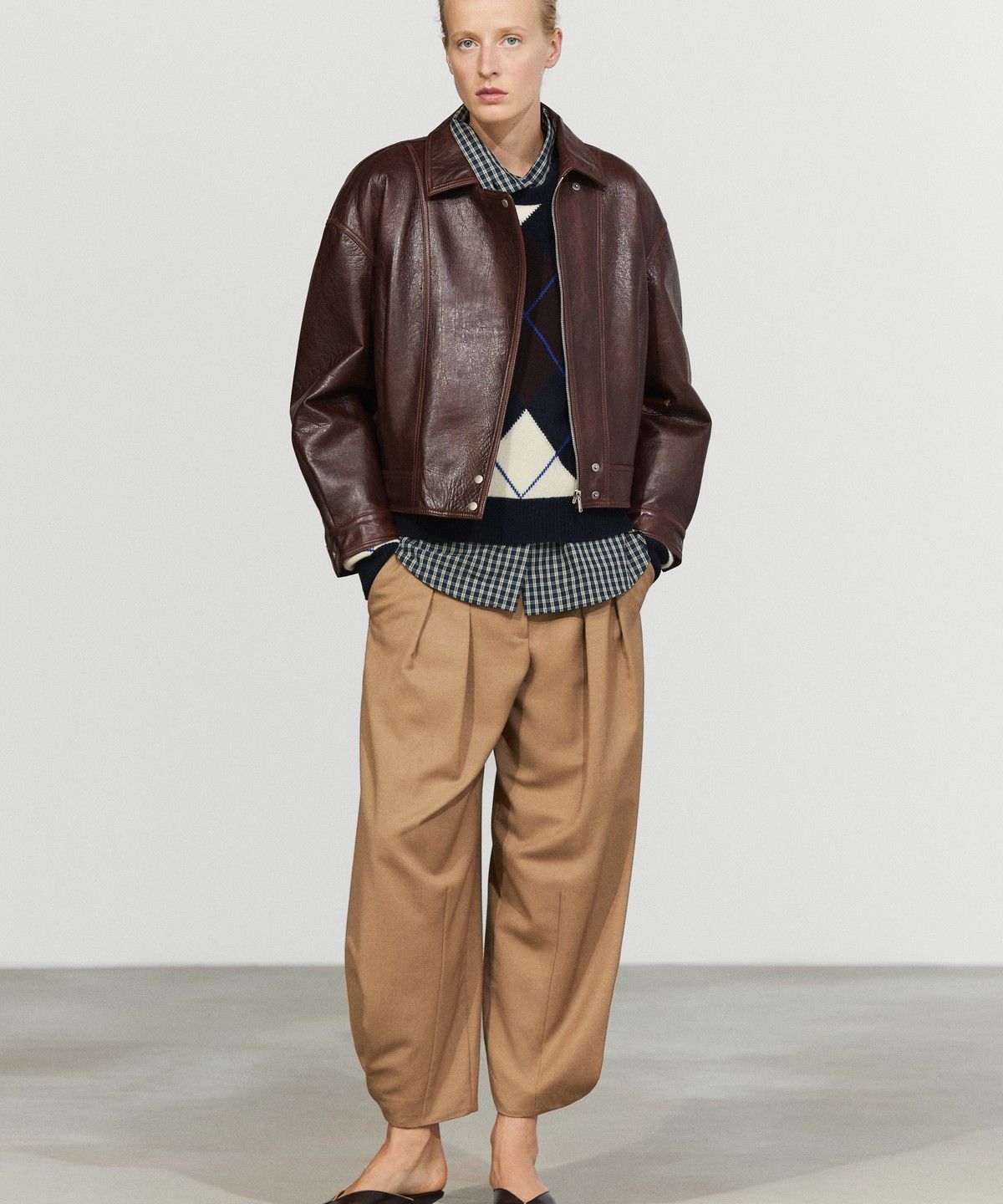 마시모두띠(MASSIMO DUTTI) 플리츠 디테일 나파 가죽 자켓